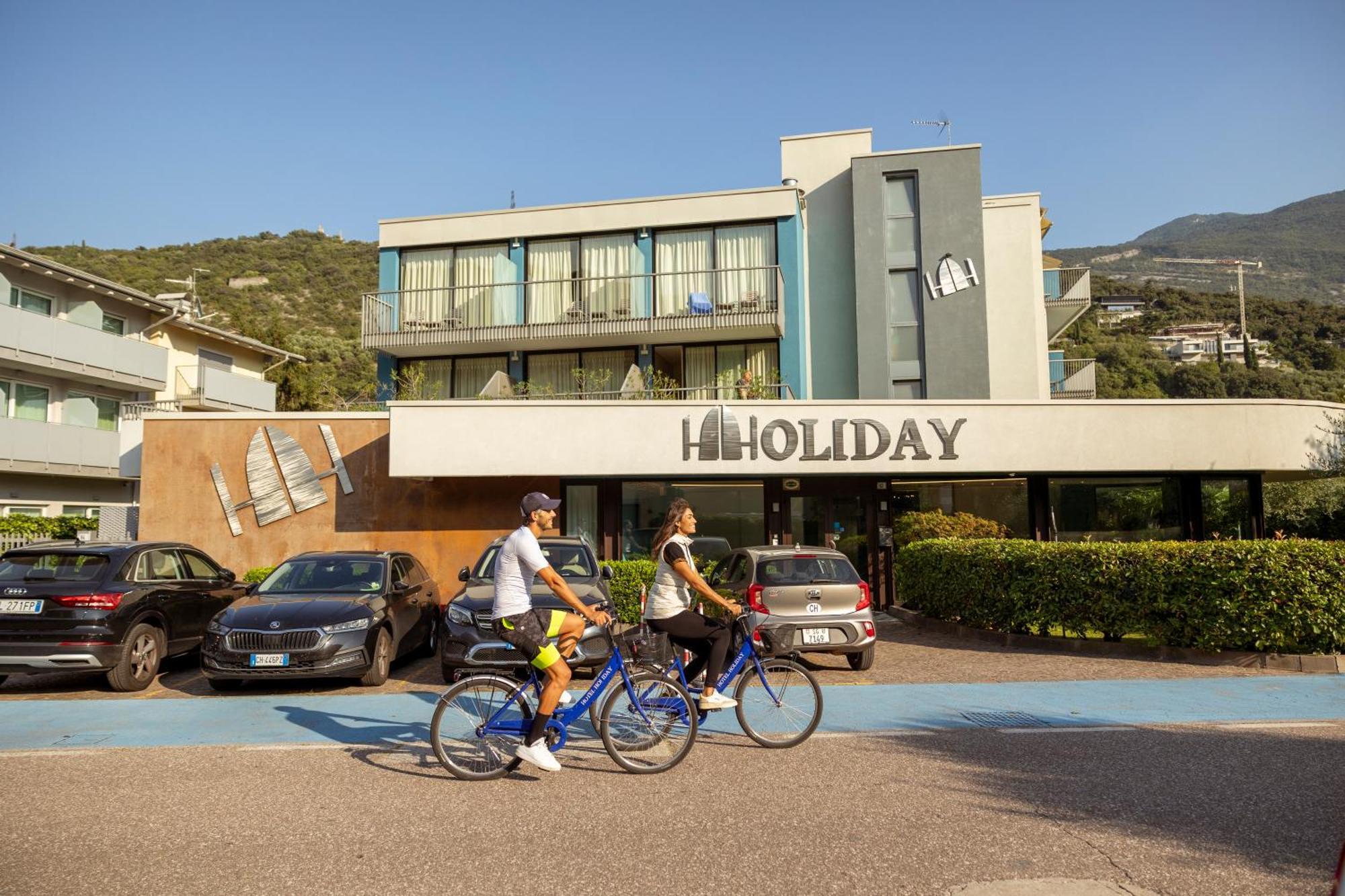 Hotel Holiday Sport&Relax Torbole Sul Garda Exterior foto