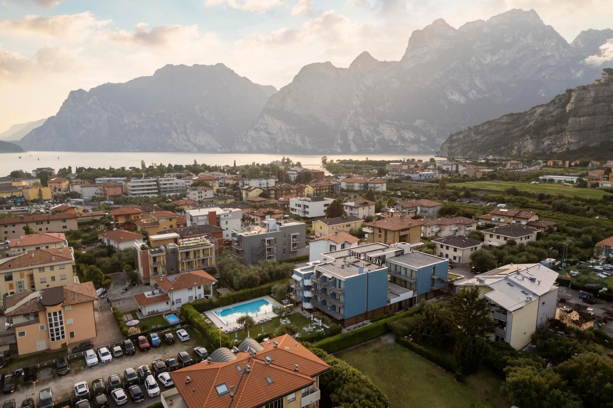 Hotel Holiday Sport&Relax Torbole Sul Garda Exterior foto