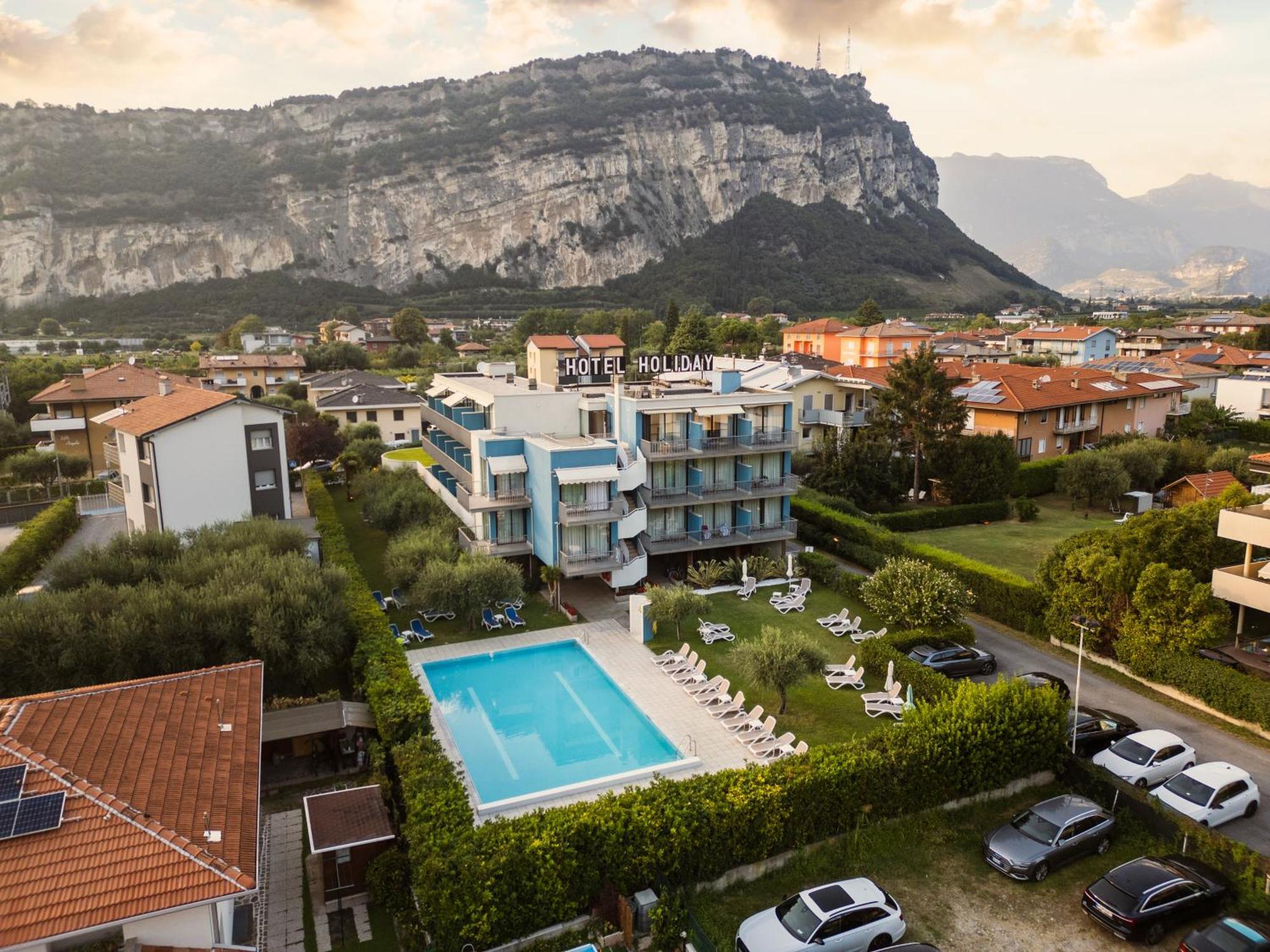 Hotel Holiday Sport&Relax Torbole Sul Garda Exterior foto