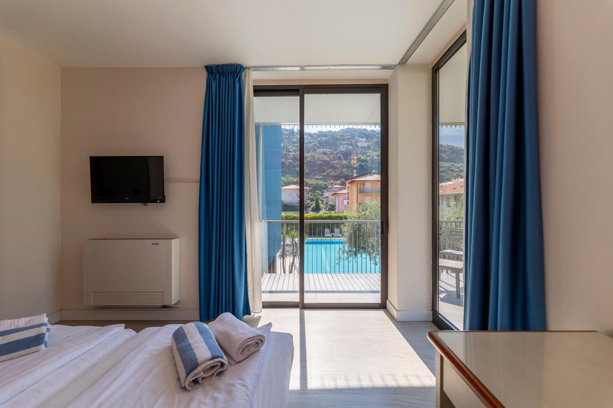 Hotel Holiday Sport&Relax Torbole Sul Garda Exterior foto